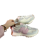 New Balance 327 – Blanc / Gris / Rose / Rouge